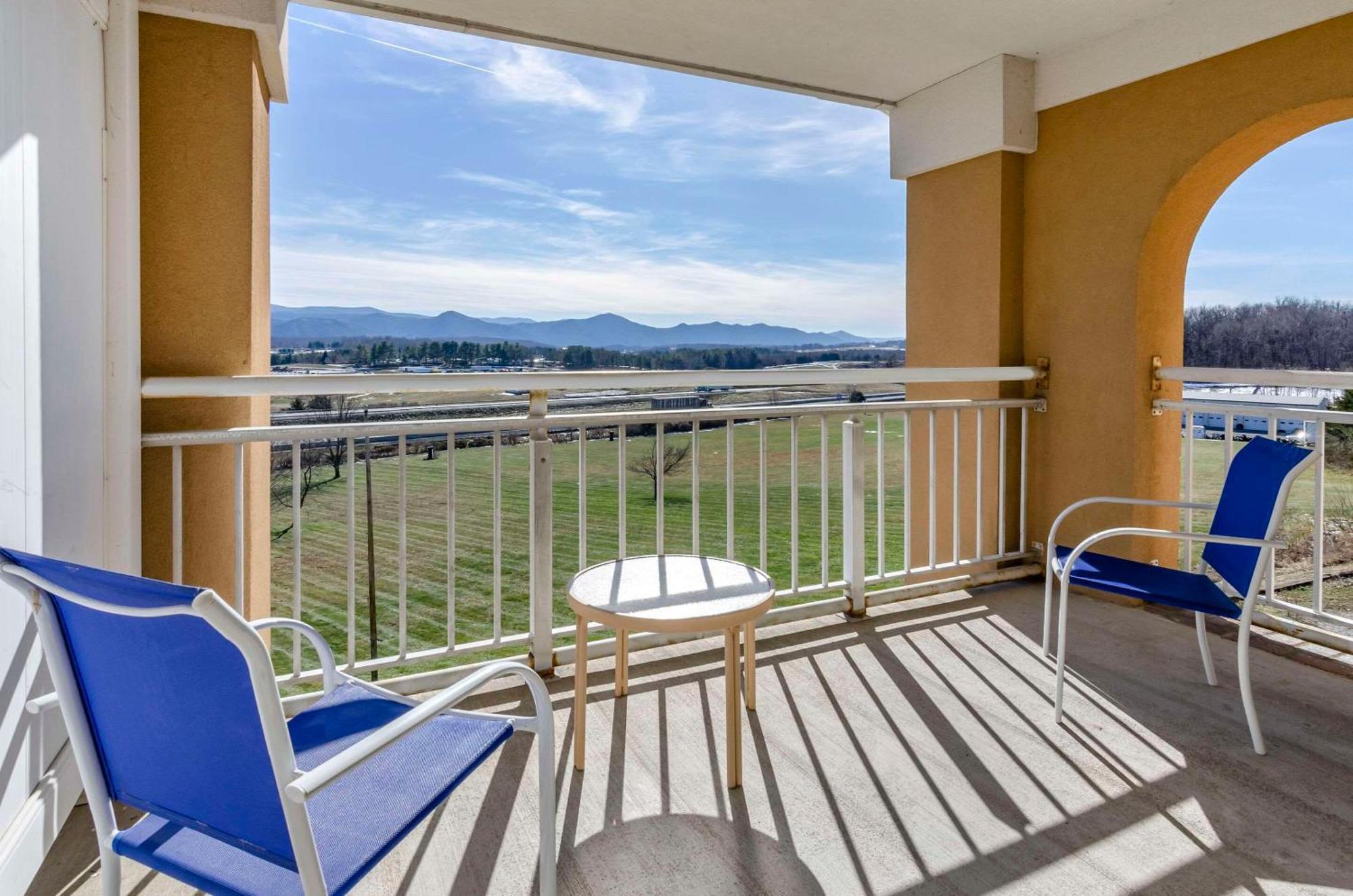 Comfort Inn & Suites Raphine - Lexington Near I-81 And I-64 Εξωτερικό φωτογραφία