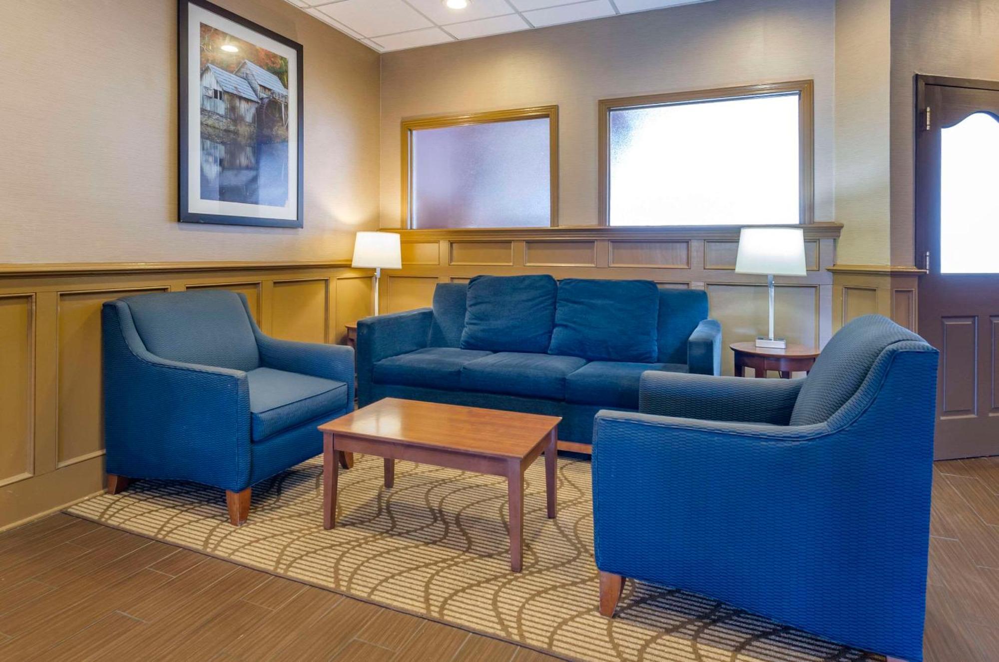 Comfort Inn & Suites Raphine - Lexington Near I-81 And I-64 Εξωτερικό φωτογραφία